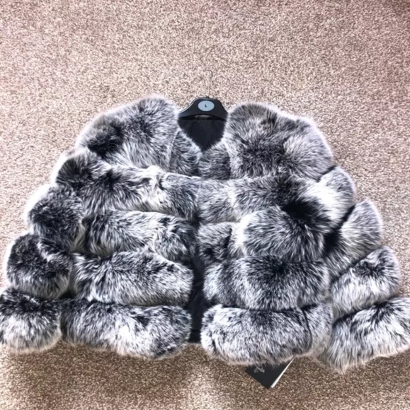 Premium Fox Fur Coat - Picture 11 of 13